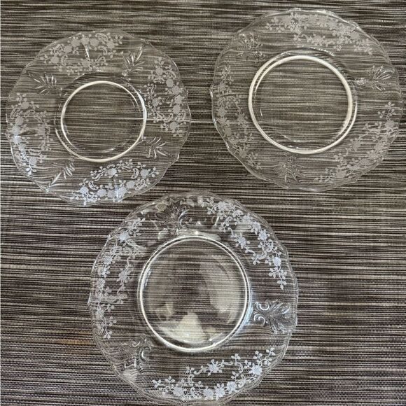 Other - Elegant Clear Glass Dinner Plates